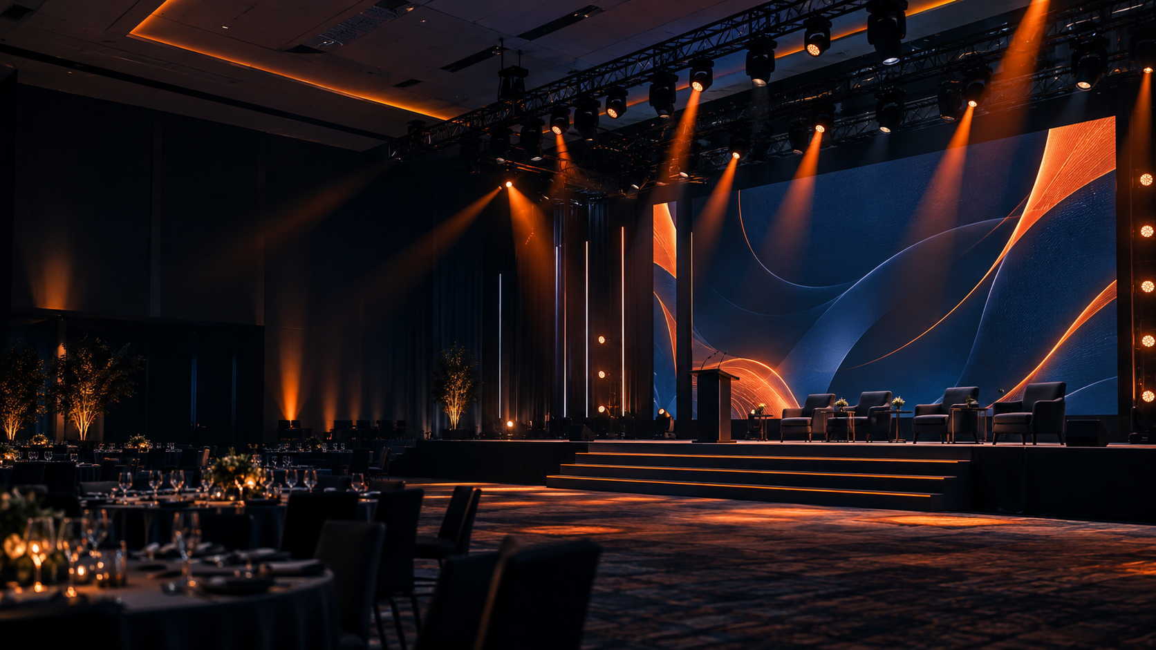 Escenario profesional con iluminación naranja para un evento